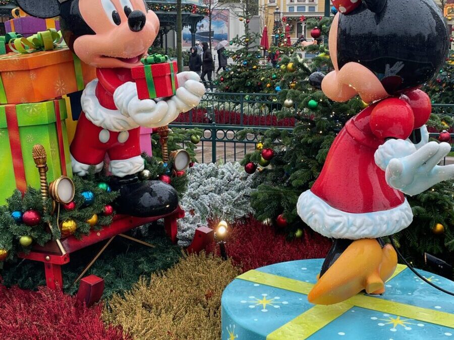 Les Boutiques Magiques de Disneyland Paris : Shopping et Souvenirs Inoubliables